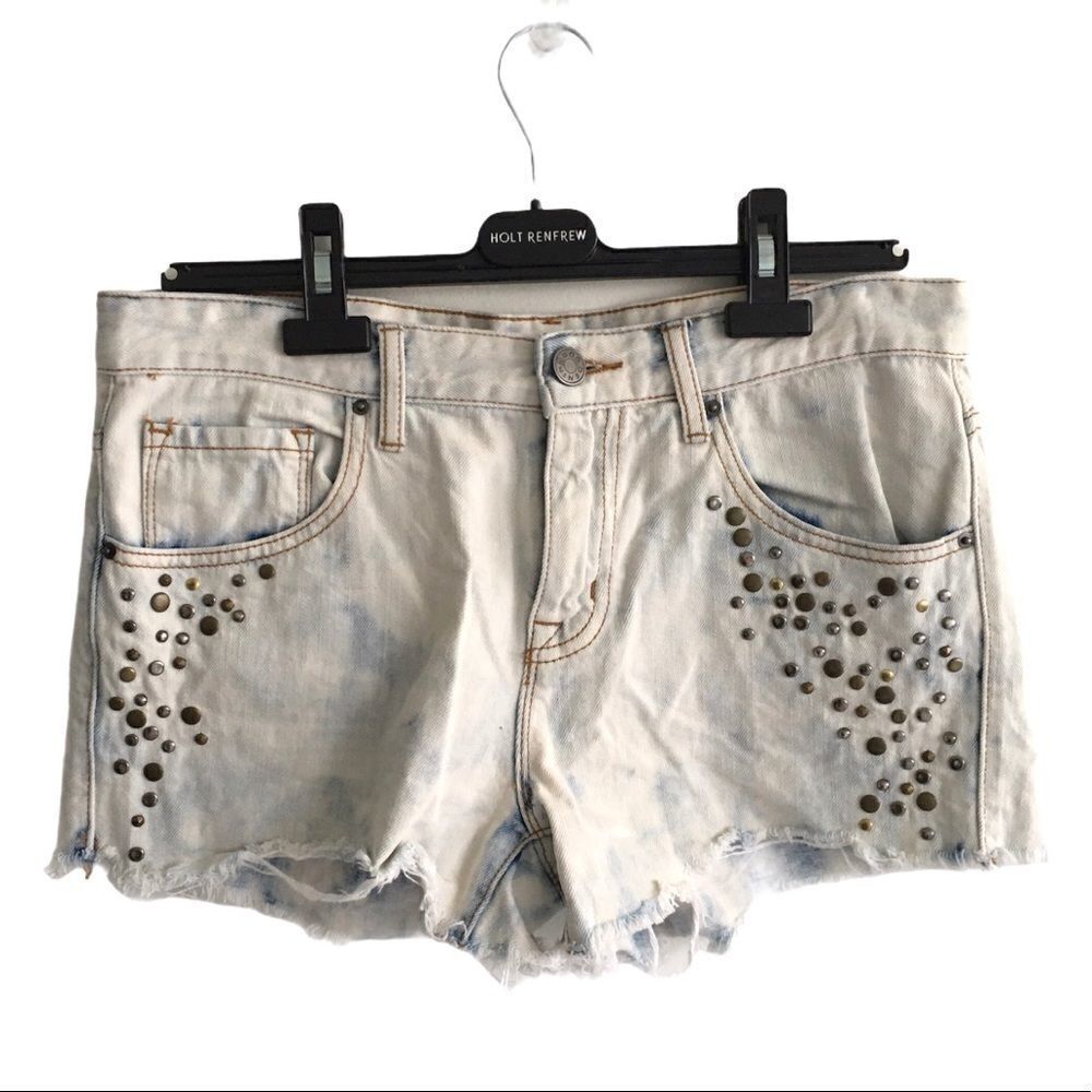 UO BDG Freja Vintage Fit Embellished Denim Shorts Size 28